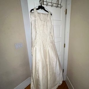 Wedding dress size 6 with train, embroidered sleeveless tank style